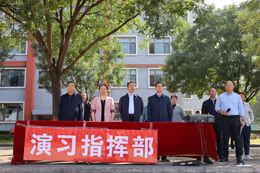 永利官网举行2025年新生入学安全教育、应急疏散演习